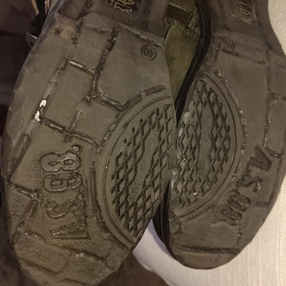 Stylish Black and Brown Buckle Boots - Picture 7 of 17